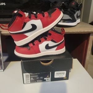 Jordan 1 mid Chicago black toe (TD)